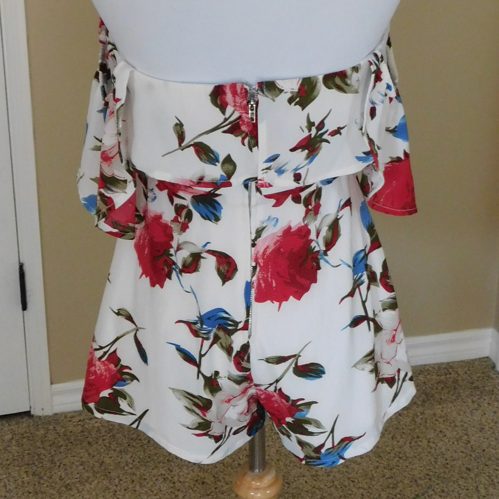 White Romper with Red Roses - Picture 5 of 8